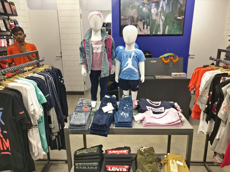 levi's store in quest mall